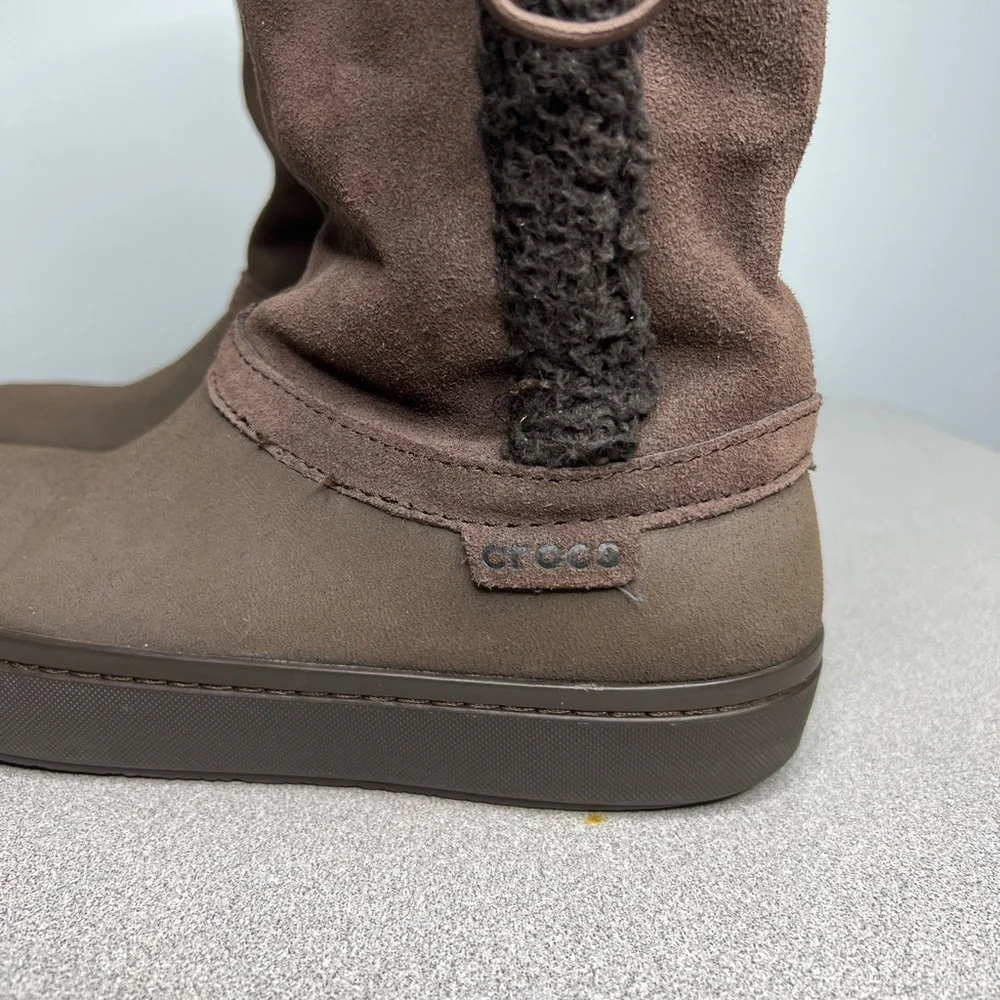 CROCS Brown Women's Shearling Lining Button Outdoor Adventure Boo Boots/Booties
